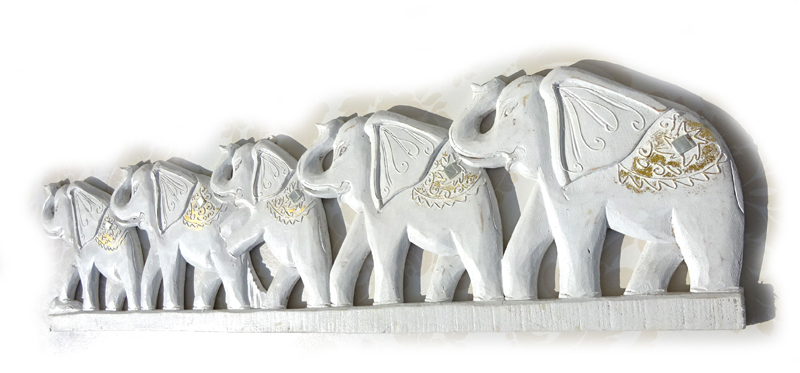 tablou-cinci-elefanti-sculptati-albi-lemn (2).jpg